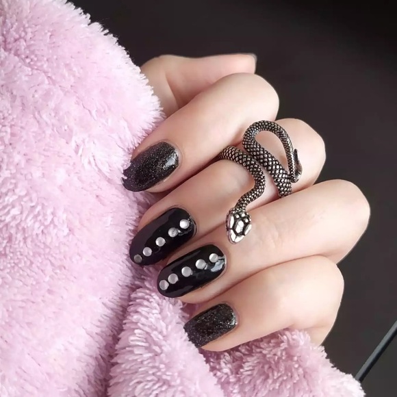 “Infatuated” Snake Edgy/Gothic Unique Wrap Ring - Picture 6 of 16